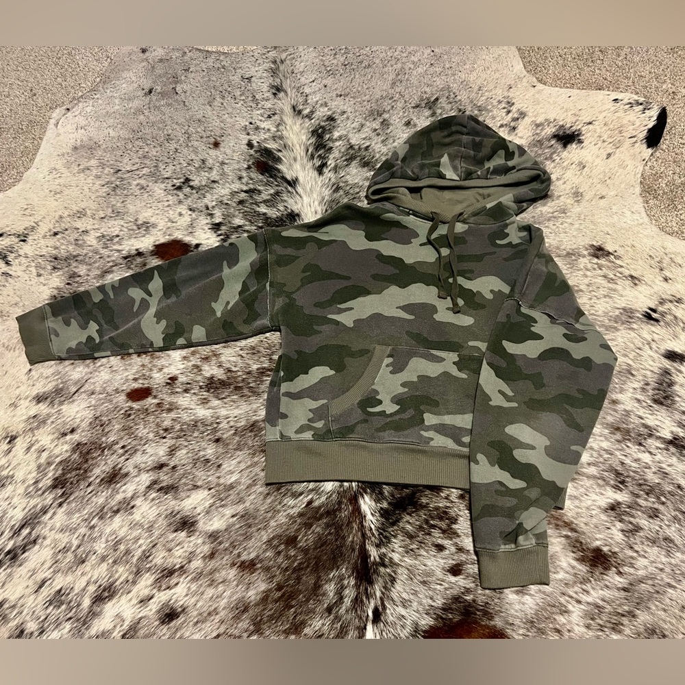 Lucky Brand camo hoodie (S)